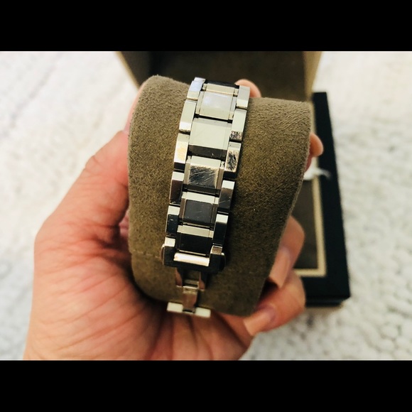 Authentic Burberry Watch with tags included - Picture 4 of 6